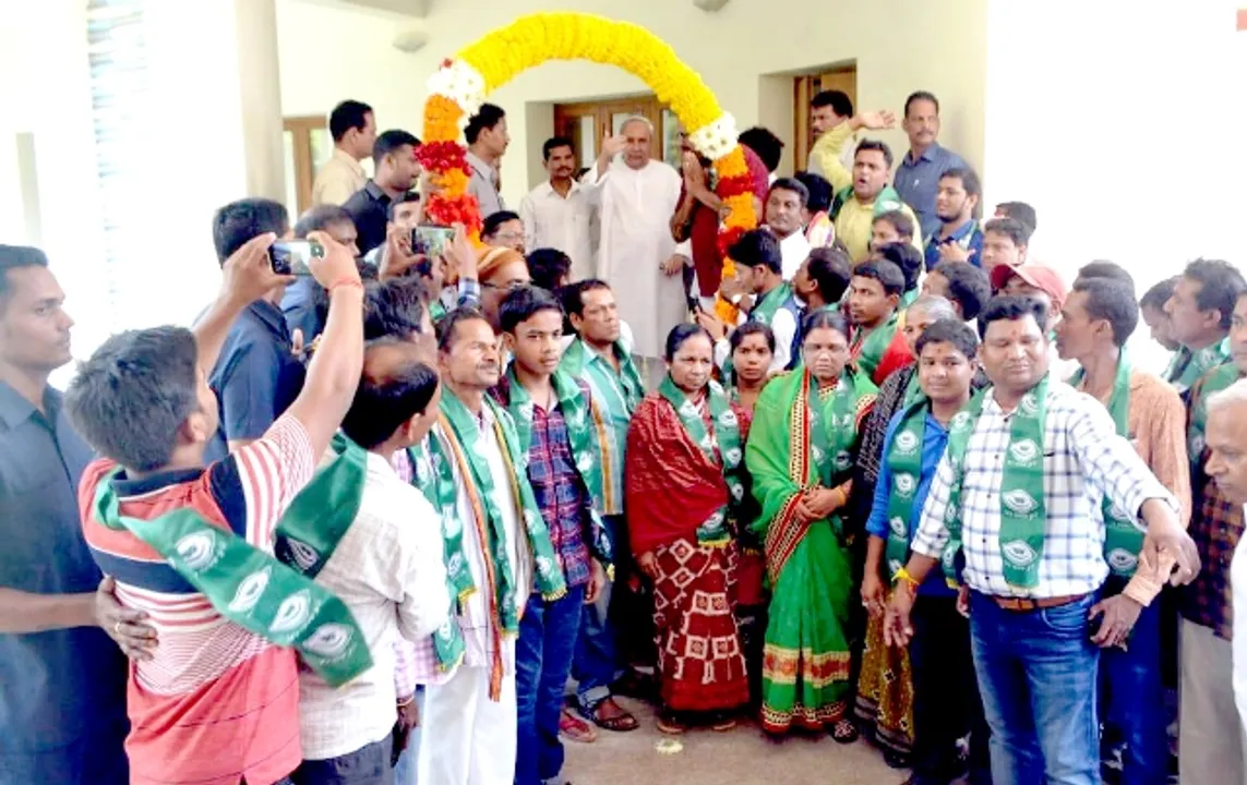  ନବୀନ ନିବାସରେ ମିଶ୍ରଣ ପର୍ବ : ପାଟଣାଗଡ଼ ଓ ଚିତ୍ରକୋଣ୍ଡାର ଶତାଧିକ ବିଜେପି, କଂଗ୍ରେସ ଓ ଆପ୍ କର୍ମୀ ବିଜେଡିରେ