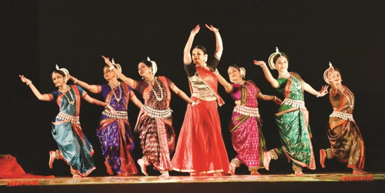  ଐତିହାସିକ ଧଉଳି ପାଦଦେଶରେ ଆରମ୍ଭ ହୋଇଥିବା ‘ଧଉଳି କଳିଙ୍ଗ ମହୋତ୍ସବ’‌ରେ ସାଂସ୍କୃତିକ କାର୍ଯ୍ୟକ୍ରମ