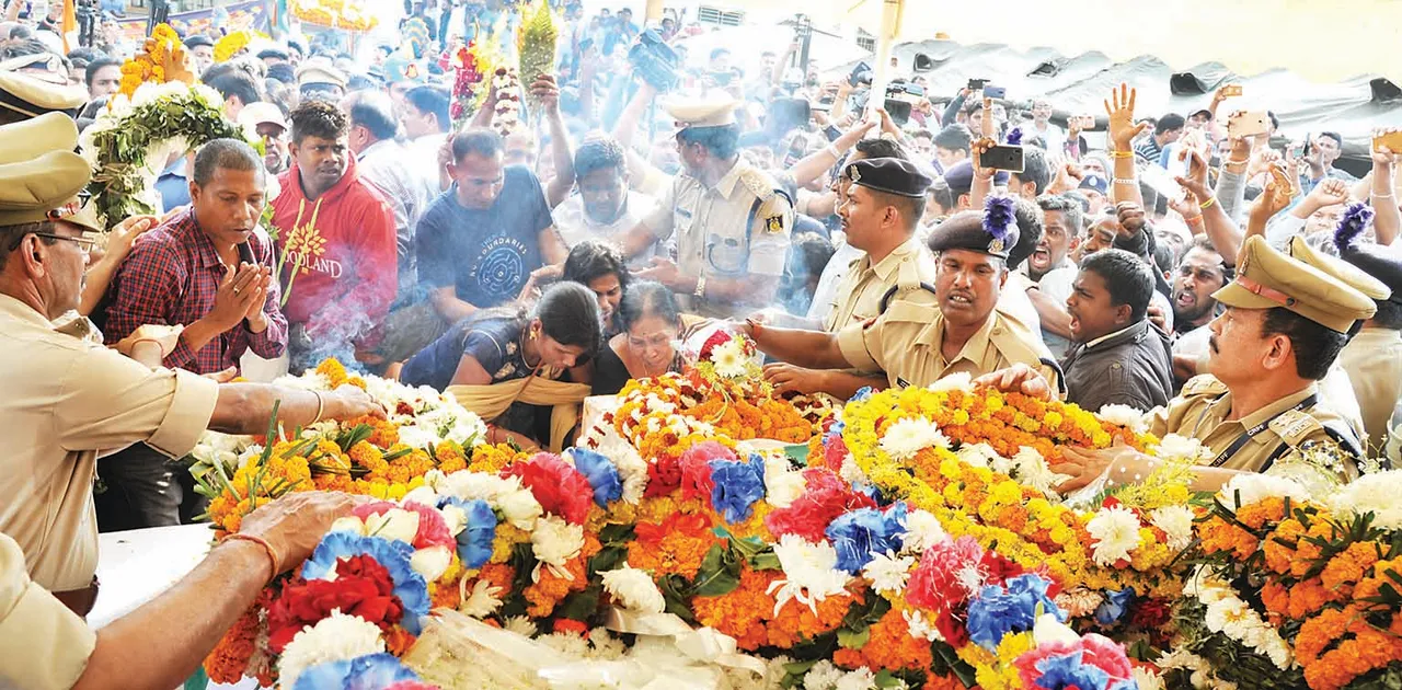  ସହିଦଙ୍କୁ ଶ୍ରଦ୍ଧାଞ୍ଜଳି