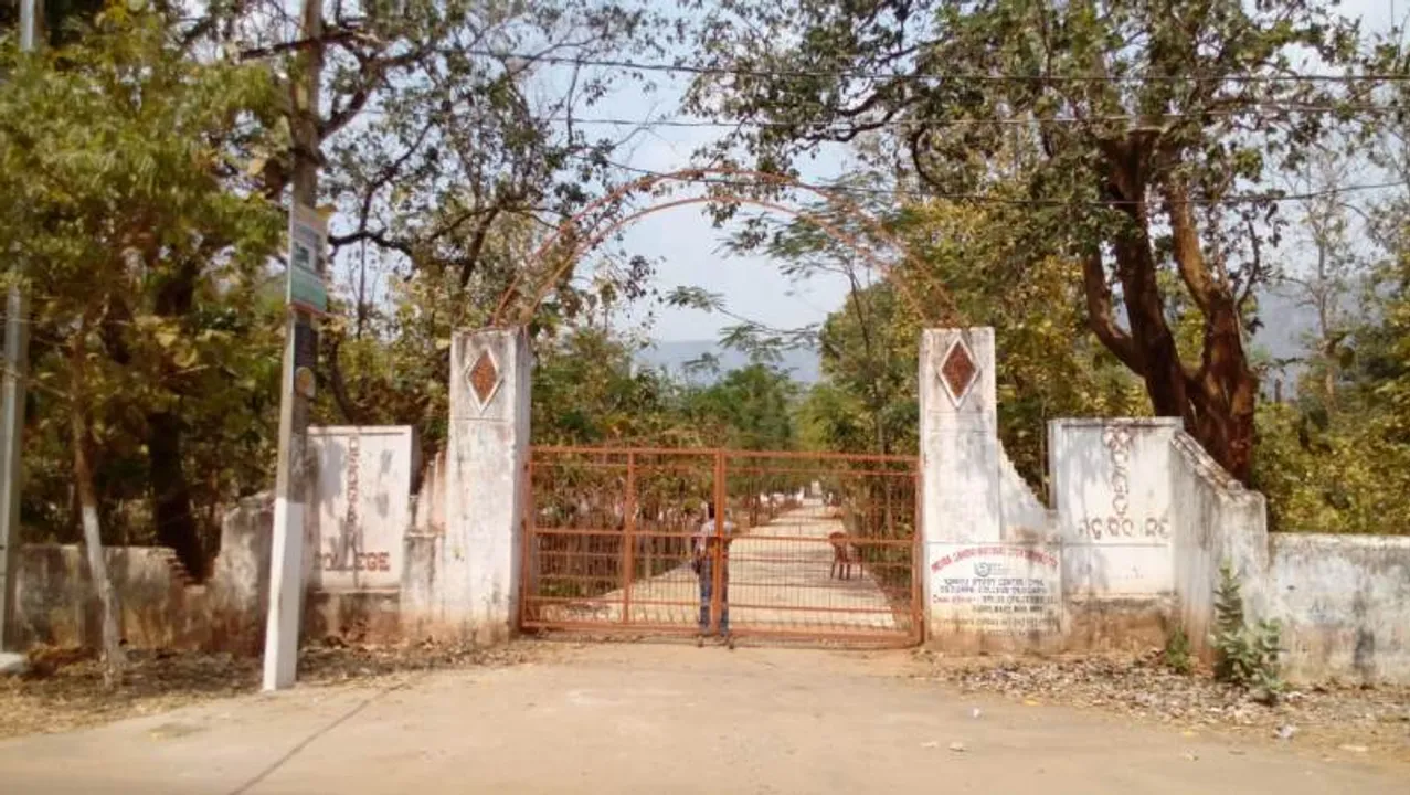  ଦେବଗଡ: ଯୁକ୍ତ ୨ ପରୀକ୍ଷା କେନ୍ଦ୍ରରେ ସିସିଟିଭି ଲାଗିବାକୁ ନେଇ ଉତ୍ତେଜନା