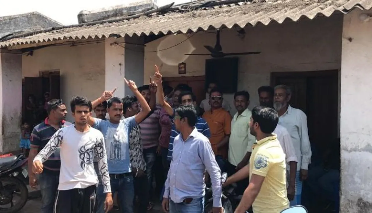  ଘରେ ନ ପଶୁଣୁ ମୁଣ୍ଡରେ ଚାଳ : ପ୍ରାର୍ଥୀଙ୍କୁ ବିରୋଧ, କଂଗ୍ରେସ ଅଫିସରେ ତାଲା ପକାଇଲେ