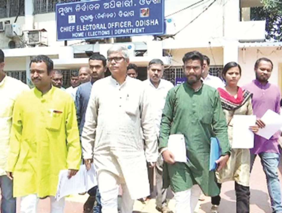  ନିର୍ବାଚନ ଆୟୁକ୍ତଙ୍କୁ ଭେଟି‌ଲା ନବନିର୍ମାଣ କୃଷକ ସଂଗଠନ