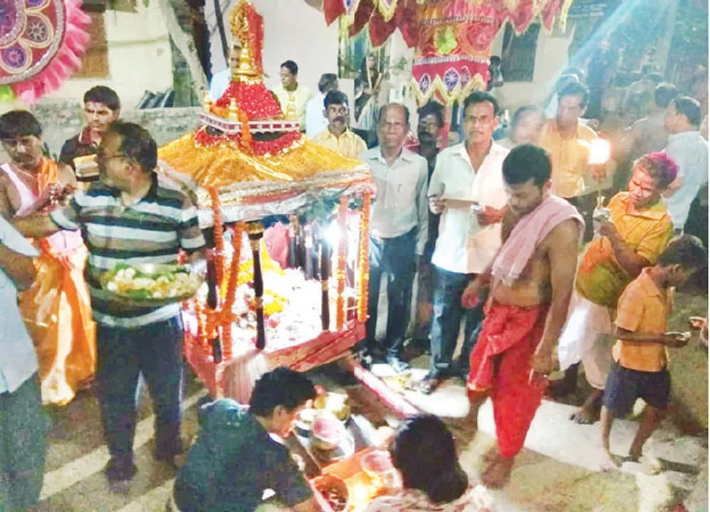  ଜମିଲା ଦୋଳ ମେଳଣ, ଫ୍ରି ସେଲ୍ ଅପେରା