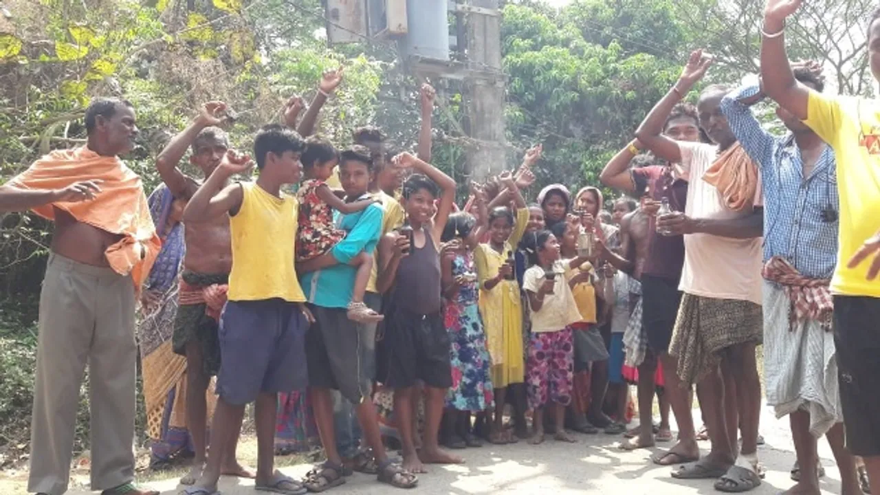  ୬୦ ପରିବାରକୁ ବିଦ୍ୟୁତ କାଟ : ଡିବିରି ଆଲୁଅ ଦେଖାଇ ପ୍ରତିବାଦ