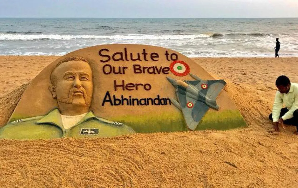  ଭାରତୀୟ ବାୟୁସେନାର ଯୁବ ପାଇଲଟ୍‌ ଅଭିନନ୍ଦନଙ୍କ ବୀରତ୍ବ ଓ ସାହସକୁ ସାଲ୍ୟୁଟ୍‌ ଜଣାଇ ପୁରୀ ବେଳାଭୂମିରେ ସୁଦର୍ଶନ ପଟ୍ଟନାୟକଙ୍କ ବାଲୁକା କଳା