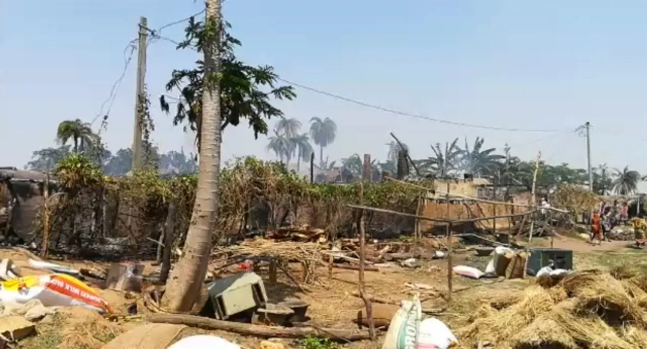  ପାତ୍ରପଡ଼ାରେ ଭୟାବହ ଅଗ୍ନିକାଣ୍ଡ : ଜଳିଗଲା ୪୨ ବଖରା