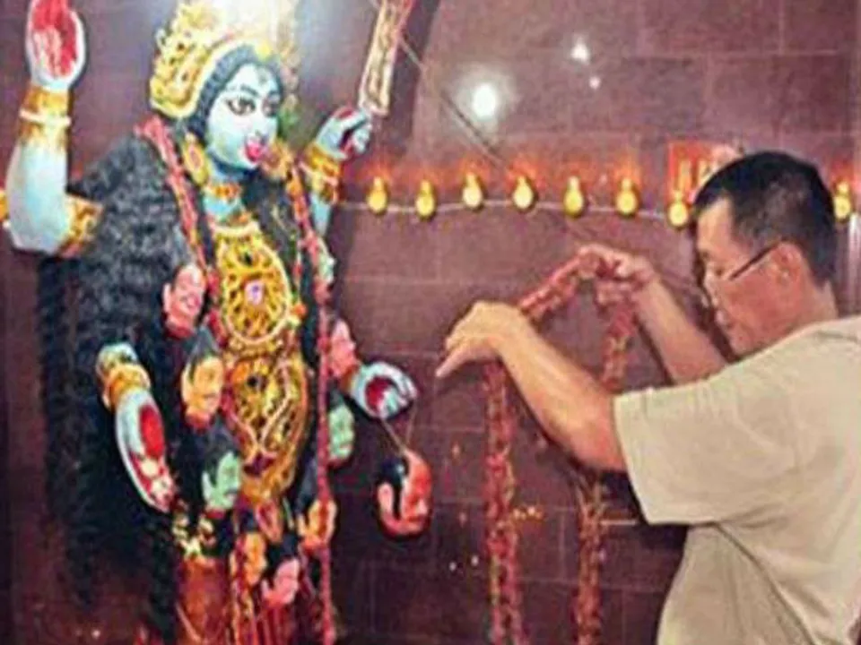  ଭାରତର ଏହି ମନ୍ଦିରରେ ଭଗବାନଙ୍କୁ ନୁଡୁଲ୍‌ସ , ଫ୍ରାଏଡ୍‌ ରାଇସ୍‌ ଏବଂ ଚକଲେଟ୍‌ ଭୋଗ ଦିଆଯାଇଥାଏ