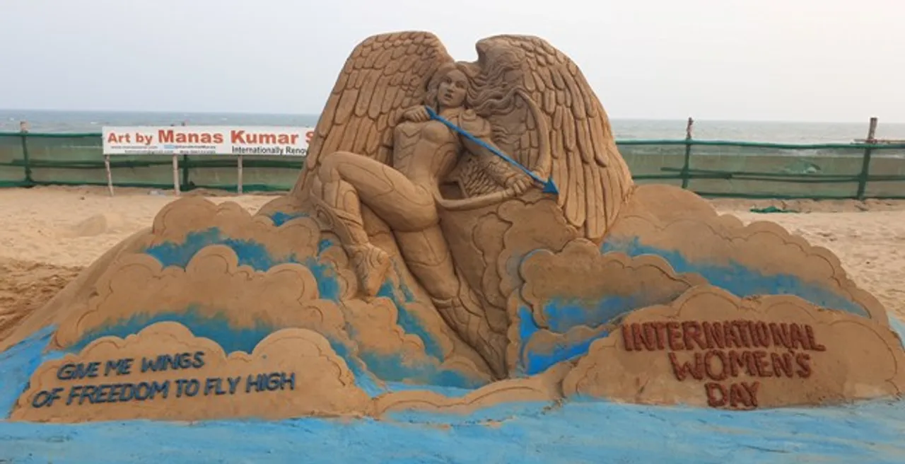  ଆନ୍ତର୍ଜାତିକ ମହିଳା ଦିବସ ଉପଲକ୍ଷେ ପୁରୀ ବେଳାଭୂମିରେ ଶିଳ୍ପୀ ମାନସ ସାହୁଙ୍କ ଦ୍ବାରା ନିର୍ମିତ ବାଲୁକା କଳାରେ ନାରୀ ସଶକ୍ତିକରଣ ବାର୍ତ୍ତା