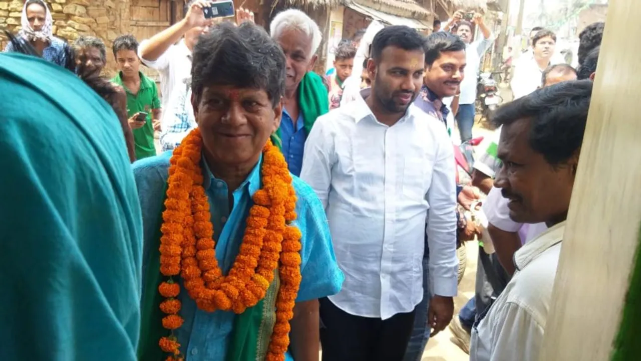  ଖଣ୍ଡପଡାରେ ଜମୁଛି ପ୍ରଚାର : ଘରକୁ ଘର ବୁଲି ପ୍ରଚାର ଆରମ୍ଭ କଲେ ସୌମ୍ୟରଞ୍ଜନ