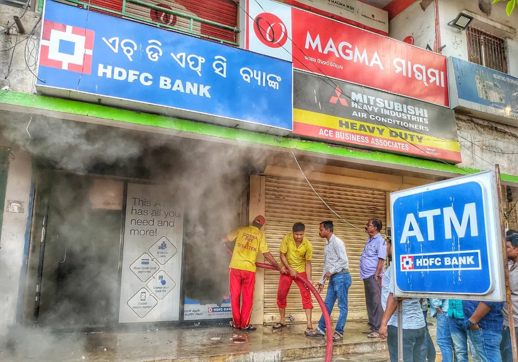  ଅନୁଗୁଳ: ଏଟିଏମ୍‌ରେ ଅଗ୍ନିକାଣ୍ଡ, ଅଧ ଘଣ୍ଟା ପରେ ନିଆଁକୁ ଆୟତ୍ତ କଲେ ଦମକଳବାହିନୀ