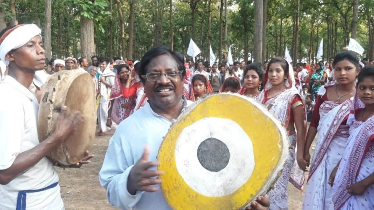 ବାଙ୍ଗିରିପୋଷି ଆସନ: ଚାଙ୍ଗୁ ନାଚ କରି ଭୋଟ ଭିକ୍ଷା କରୁଛନ୍ତି ସ୍ୱାଧୀନ ପ୍ରାର୍ଥୀ