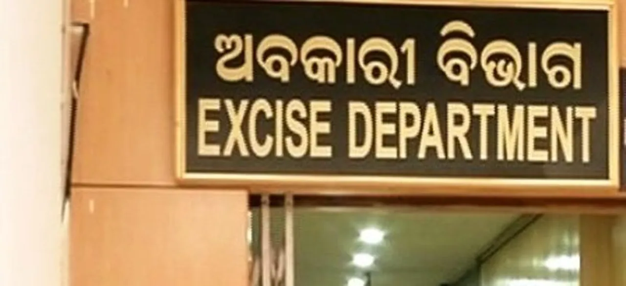  ଅବକାରୀ ଚଢଉ: ୧୧୫ ଲିଟର ଦେଶୀ ମଦ ସହ ୨୪୦୦ କିଲୋ ମହୁଲ ପୋଚ ଜବତ, ୩ କୋର୍ଟ ଚାଲାଣ