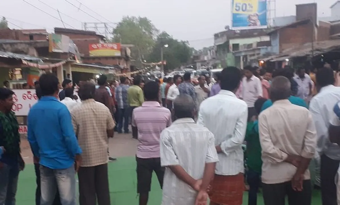 ବିଜେପୁର, ଭଟଲିରେ ରାଜନୈତିକ ହିଂସା! : ସନତଙ୍କ ଗାଡ଼ିକୁ ଢେଲାମାଡ଼, ପେକ୍ସ ଅଧ୍ୟକ୍ଷଙ୍କୁ ଆକ୍ରମଣ