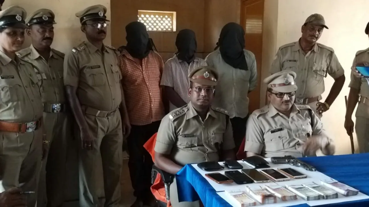  ଅନୁଗୋଳ: ୩.୫୨ ଲକ୍ଷ ଟଙ୍କାର ନକଲି ନୋଟ୍‌ ଜବତ, ୩ ଅଭିଯୁକ୍ତ ଗିରଫ