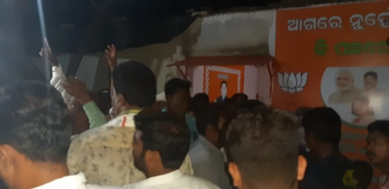  ବିଜେପି କାର୍ଯ୍ୟାଳୟ ଉପରକୁ ବୋମାମାଡ଼, ୩ ଅଫୁଟା ବୋମା ଜବତ