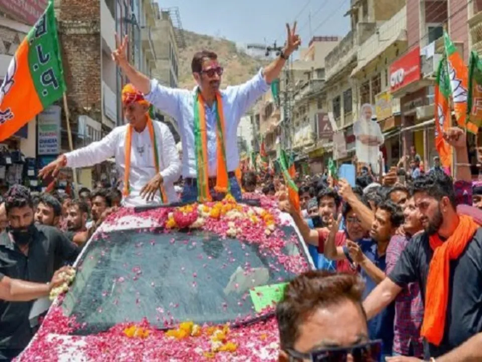 oneindia.com 