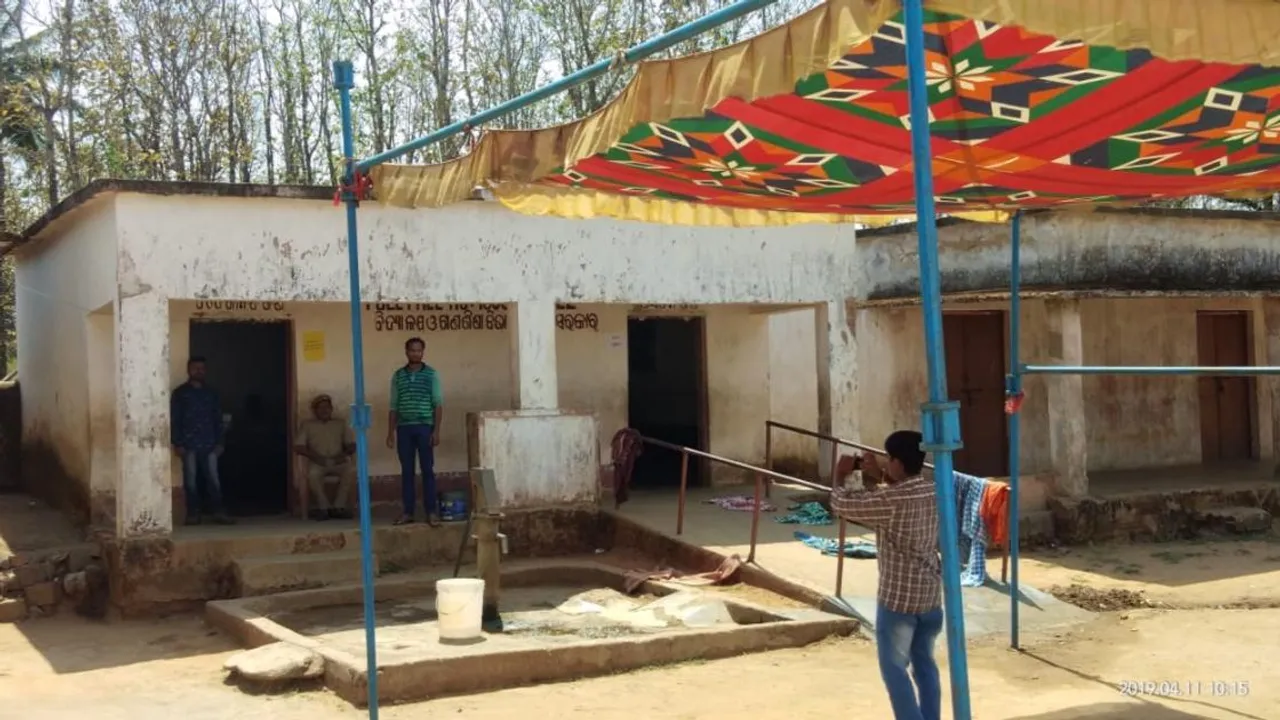  ନବରଙ୍ଗପୁର: ନୂଆ ପଞ୍ଚାୟତ ଘର ଦାବି କରି ଭୋଟ୍‌ ବର୍ଜନ କଲେ ଗ୍ରାମବାସୀ