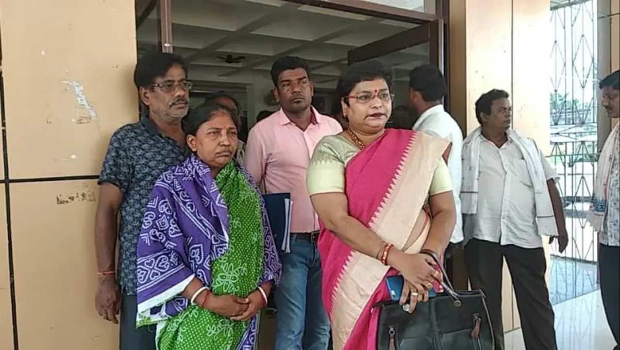  ଭଦ୍ରକରେ ଯୁବକ-ଯୁବତୀଙ୍କ ମୃତଦେହ ମିଳିବା ଘଟଣା: ଉଚ୍ଚସ୍ତରୀୟ ତଦନ୍ତ ଦାବି କଲେ ଆଇଏଚ୍‌ଆରସି ରାଜ୍ୟ ଶାଖାର ଅଧ୍ୟକ୍ଷା