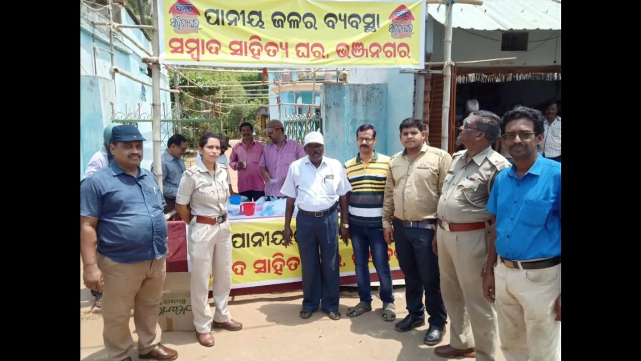  ଭଞ୍ଜନଗର: ସମ୍ବାଦ ସାହିତ୍ୟ ଘର ପକ୍ଷରୁ ପାନୀୟ ଜଳ ବଣ୍ଟନର ଶୁଭାରମ୍ଭ
