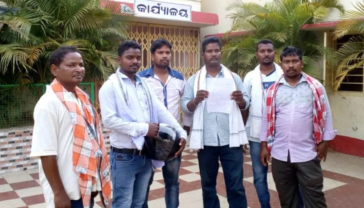  ମୟୂରଭଂଜ: ମୃତ ଶିଶୁ-ମା’ଙ୍କୁ ରାସ୍ତାରେ ଥୋଇ ଦେଲା ୧୦୨ ଆମ୍ବୁଲାନ୍ସ, କାର୍ଯ୍ୟାନୁଷ୍ଠାନ ଦାବି କଲେ ଗ୍ରାମବାସୀ