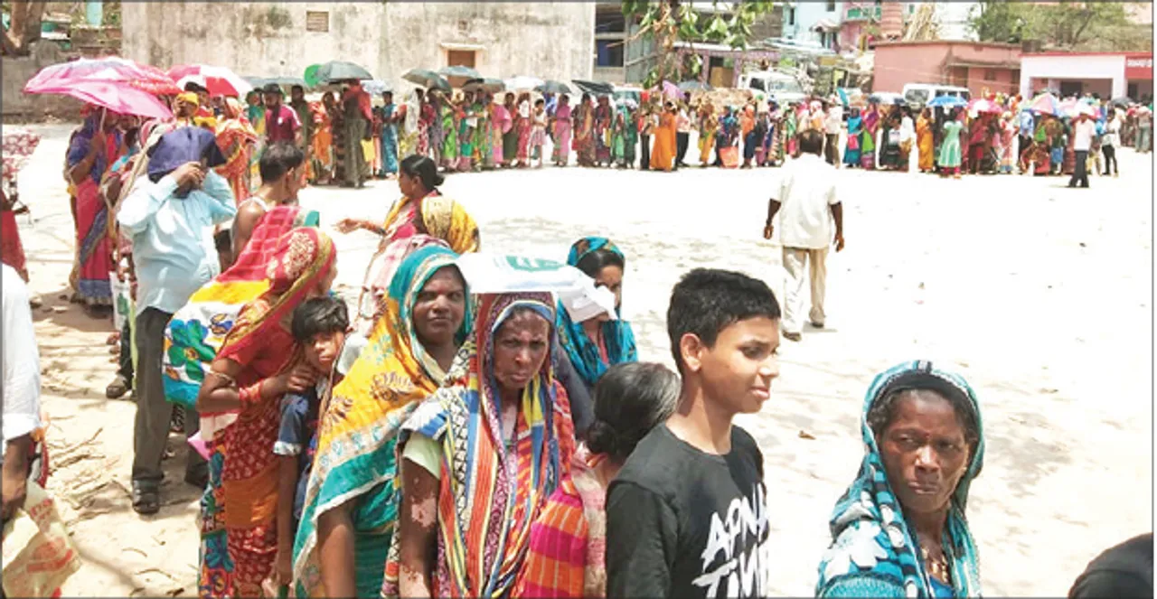  ୨୩ ହଜାର ଲୋକଙ୍କୁ ମିଳିଲା ବାତ୍ୟା ସହାୟତା: ୬୬ଟି ୱାର୍ଡରେ ଆଜି ବଣ୍ଟା ହେଲା