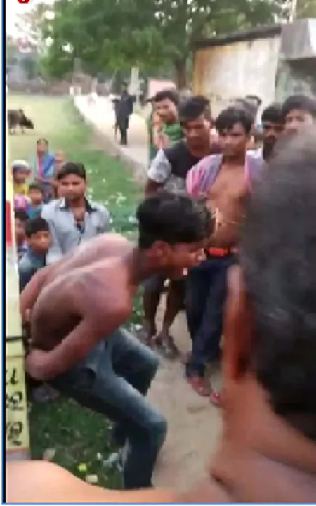  ଚୋର ସନ୍ଦେହରେ ଦୁଇ ଯୁବକଙ୍କୁ ବିଦ୍ୟୁତ ଖୁଣ୍ଟରେ ବାନ୍ଧି ମାଡ଼