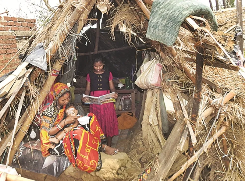  ଭୁବନେଶ୍ବରରେ ୧୩୨୫୬ ଘର ଭାଙ୍ଗିଛି : ୬ ଘର ସଂପୂର୍ଣ୍ଣ, ୧୦୦୦୨ ଘର ଆଂଶିକ ଭାଙ୍ଗିଛି, ୨୦୩୬ କୁଡ଼ିଆ, ୧୨୧୨ ଗୁହାଳ ମାଟିରେ ମିଶିଛି