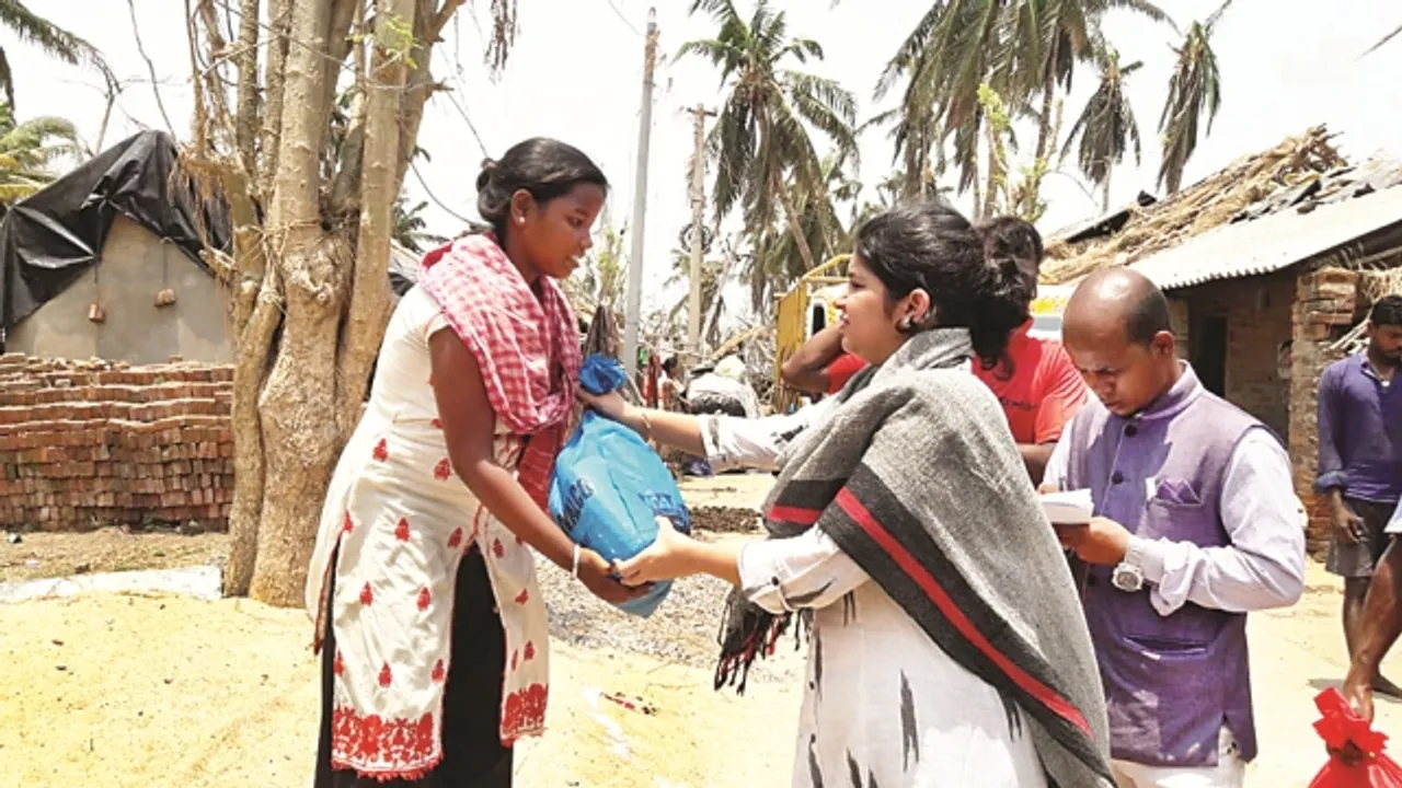  ବାତ୍ୟା ବିପନ୍ନଙ୍କୁ ନାଲ୍‌କୋ-‘ସମ୍ବାଦ’ ପକ୍ଷରୁ ରିଲିଫ୍ ବଣ୍ଟନ, ଦ୍ବିତୀୟ ଦିନ‌ରେ ଅଢ଼େଇ ହଜାର ଲୋକଙ୍କୁ ସହାୟତା