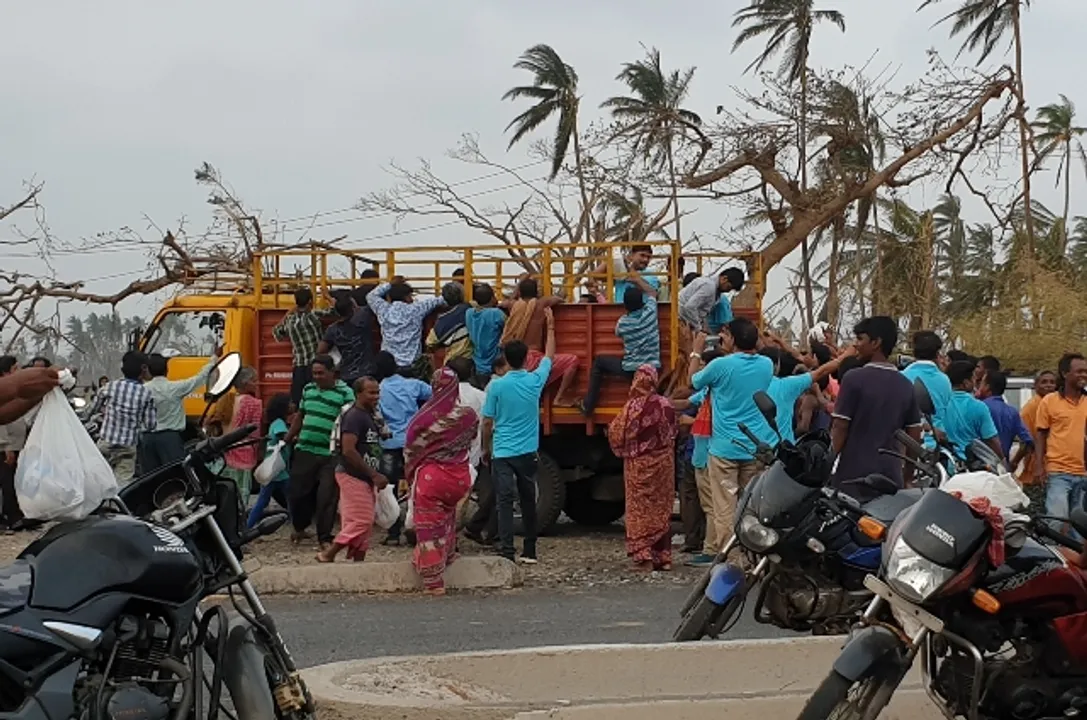  ରିଲିଫ୍‌ ଟ୍ରକ୍‌ ଲୁଟିଲେ
