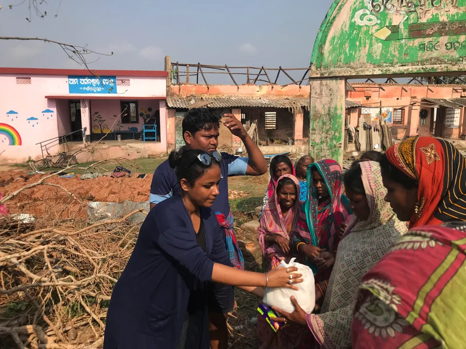  ବାତ୍ୟା ପ୍ରପୀଡ଼ିତ ପୁରୀ ଜିଲ୍ଲାରେ ‘ସିଗ୍‌ନେଚର୍‌ ୨୪ ପ୍ରଡକ୍ସନ’ ପକ୍ଷରୁ ରିଲିଫ୍‌ ବଣ୍ଟନ