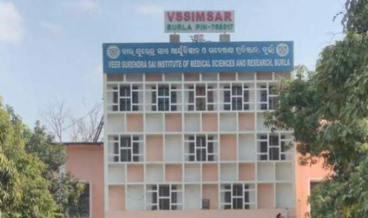  ବୁର୍ଲା ମେଡିକାଲରେ ରୋଗୀଙ୍କ ଜୀବନ ସହ ଖେଳ : ୨୬ ମିନିଟ ଧରି ଅନ୍ଧାରରେ ଆଇସିୟୁ