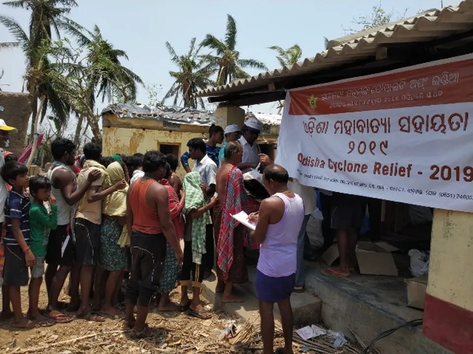  ଯୋଗଦା ସତସଙ୍ଗ ପକ୍ଷରୁ ବାତ୍ୟା କ୍ଷତିଗ୍ରସ୍ତଙ୍କୁ ସହାୟତା