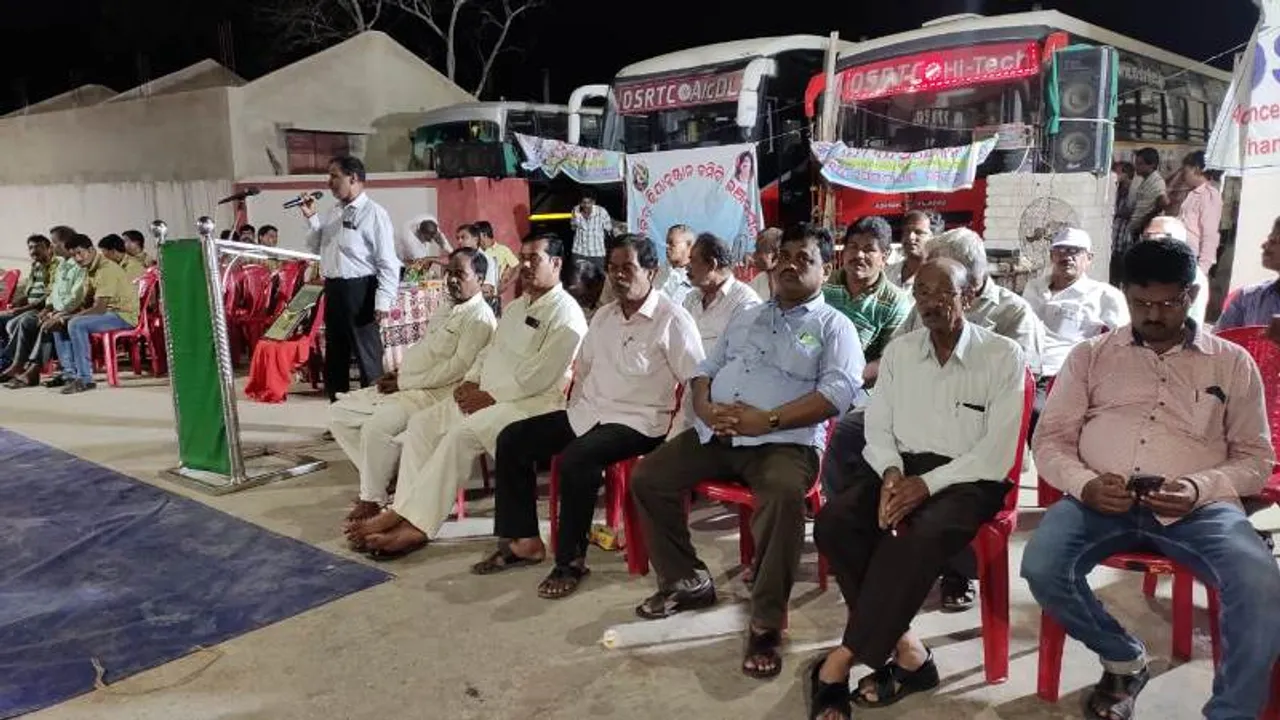  ୩୮ ଦିନ ପରେ ଆନ୍ଦୋଳନରୁ ଓହରିଲେ ଓଏଆରଟିସି କର୍ମଚାରୀ, ଆସନ୍ତାକାଲି ଠାରୁ ଚଳାଚଳ କରିବ ସମସ୍ତ ବସ୍‌