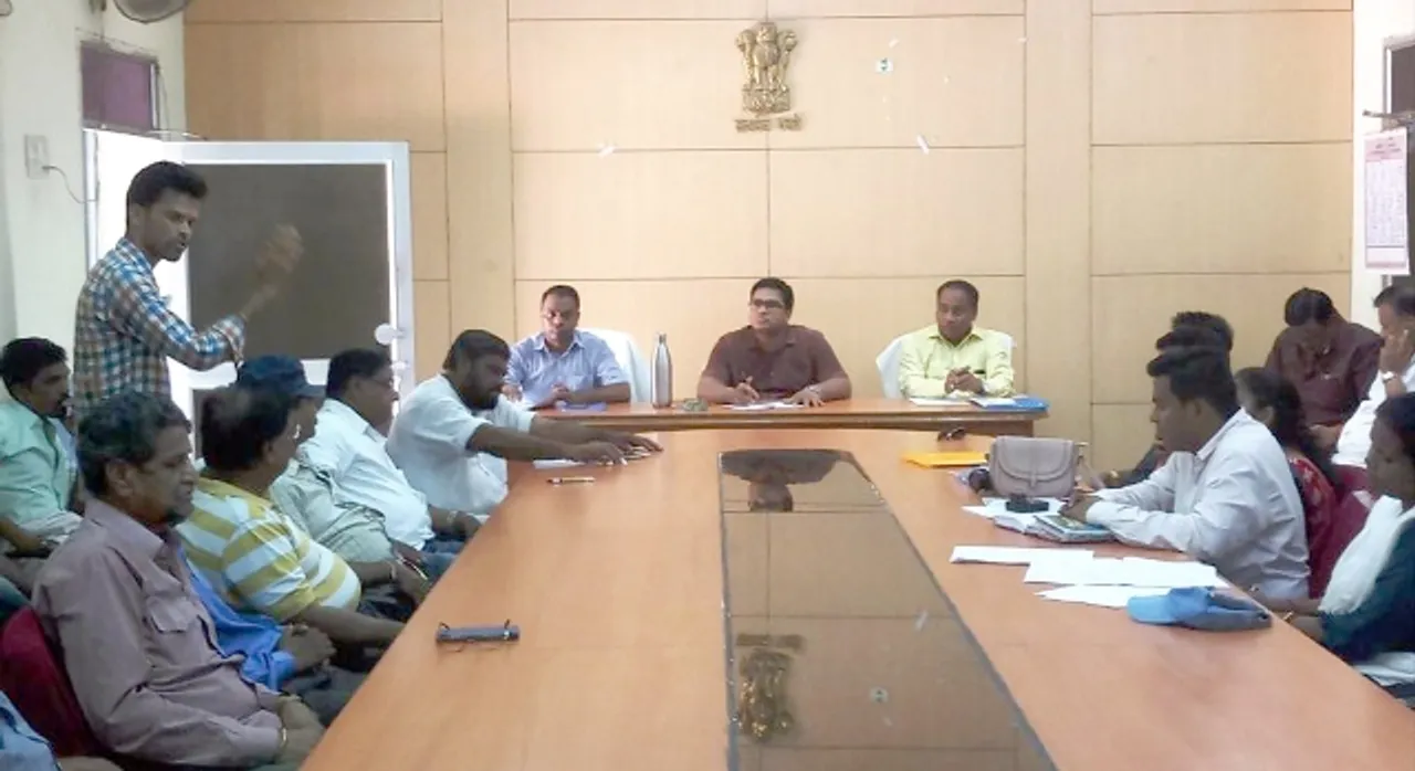 ଲୋୟର ସୁକତେଲ ପାଇଁ ପୁଣି ପାଗ ଭିଡ଼ିଲେ : ଜିଲ୍ଲାପାଳଙ୍କ ଅଧ୍ୟକ୍ଷତାରେ ବସିଲା ବୈଠକ, ୨୦୧୩ ଆଇନ ଓ ଏକ୍ସଗ୍ରାସିଆର ଫରକ କହିବ ପ୍ରଶାସନ