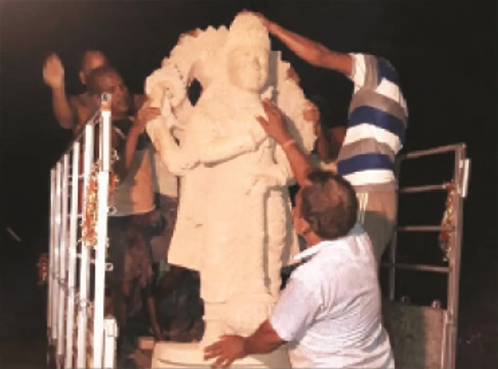  ପୁରୀ ଅଭିମୁଖେ ଜୟ, ବିଜୟ ମୂର୍ତ୍ତି
