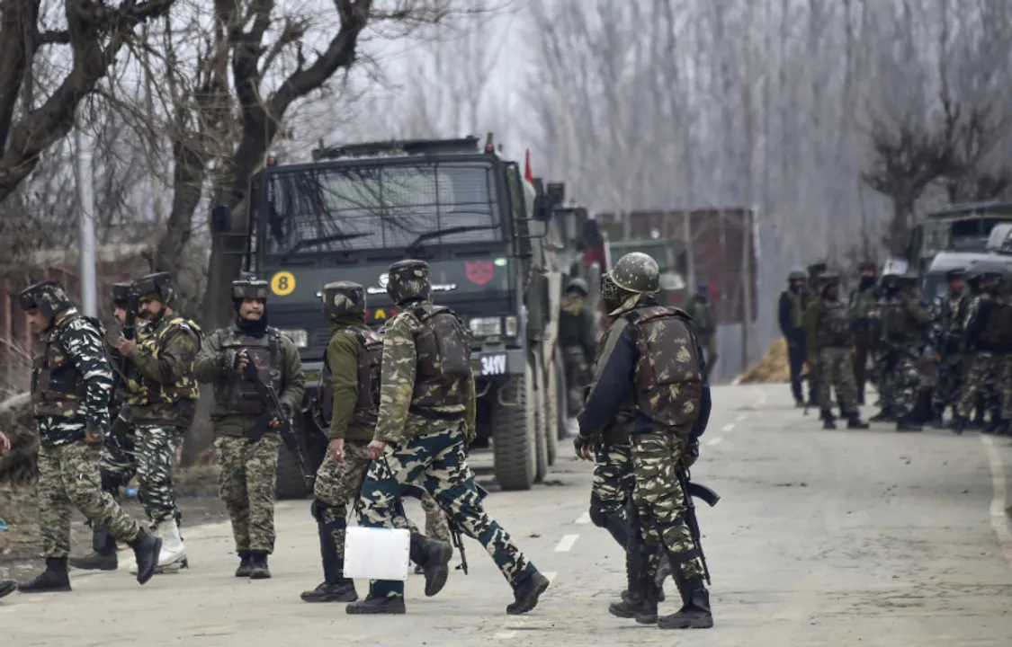  Indian security forces personnel are on manoeuvres as a gunfight with militants has happened that killed 4 soldiers, in South Kashmir's Pulwama district, some 10 km away from the spot of recent suicide bombing, on February 18, 2019. - At least four soldiers died on February 18 in a fierce gunfight with rebels in Indian-administered Kashmir just four days after a suicide bomber killed 41 paramilitaries in the troubled territory, officials said. One soldier and one civilian were also critically wounded in the shootout as troops launched a search operation in Pulwama district where the suicide bomber struck on February 14. (Photo by STR / AFP)        (Photo credit should read STR/AFP/Getty Images) 