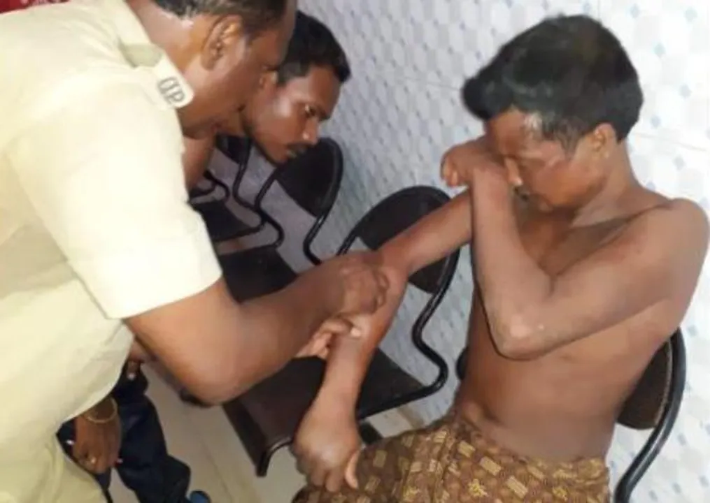  ଦୁଇଭାଇଙ୍କୁ ହାଣିଦେଲା ଯୁବକ