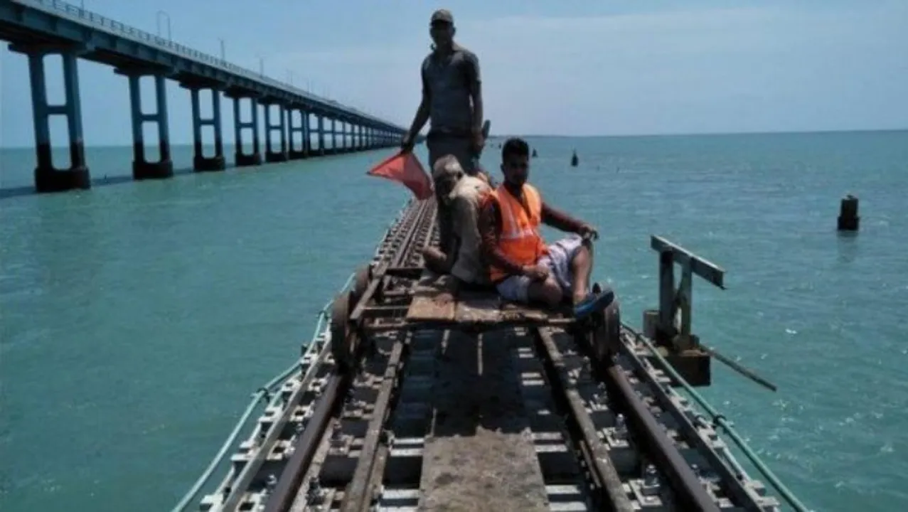  oneindia.com 