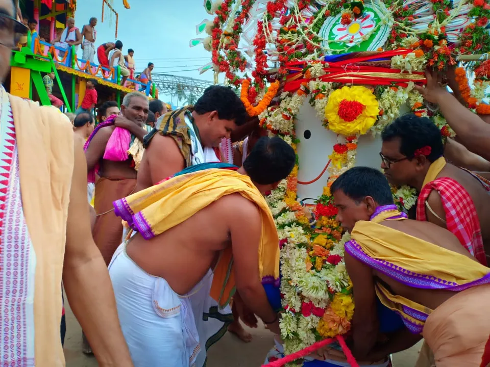  କେନ୍ଦ୍ରାପଡ଼ା: ବ୍ରହ୍ମ ତାଳଧ୍ୱଜରେ ଚଢ଼ିଲେ ପ୍ରଭୁ ଶ୍ରୀଜଗନ୍ନାଥ-ବଳଭଦ୍ର-ସୁଭଦ୍ରା