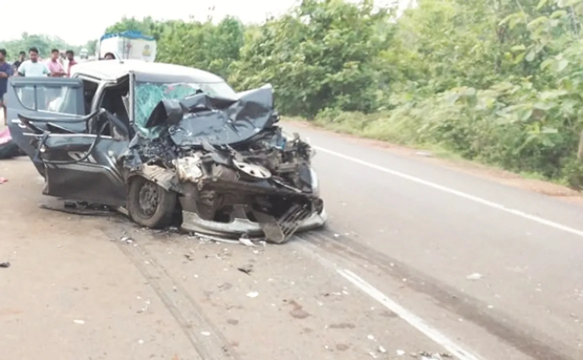  ଦୁର୍ଘଟଣା ନେଲା ୭ ଜୀବନ : ଟ୍ରକ୍ ଧକ୍କାରେ କାର୍ ଚୂର୍‌ମାର୍ ୩ ବରଯାତ୍ରୀ ମୃତ, ବାହୁଡ଼ାରେ ରଥ ଦେଖି ଫେରିଲା ବେଳେ ୪ ମୃତ