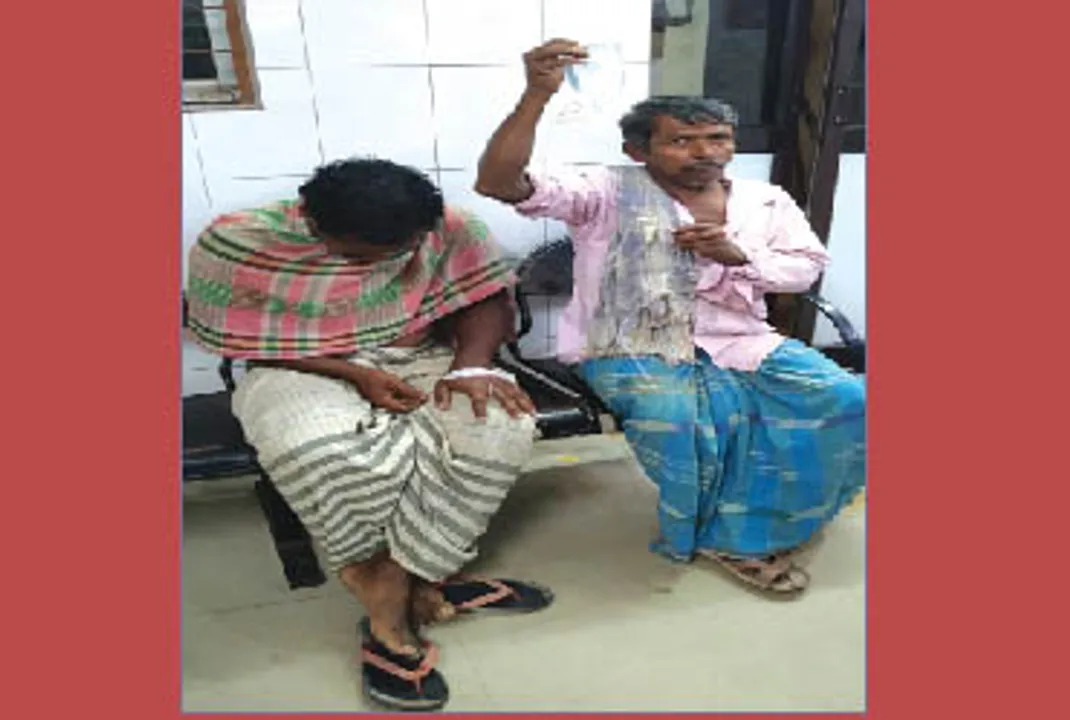  ମିଳିଲାନି ଷ୍ଟାଣ୍ଡ,ରୋଗୀଙ୍କ ପରିଜନ ଧରିଲେ ସାଲାଇନ ବୋତଲ