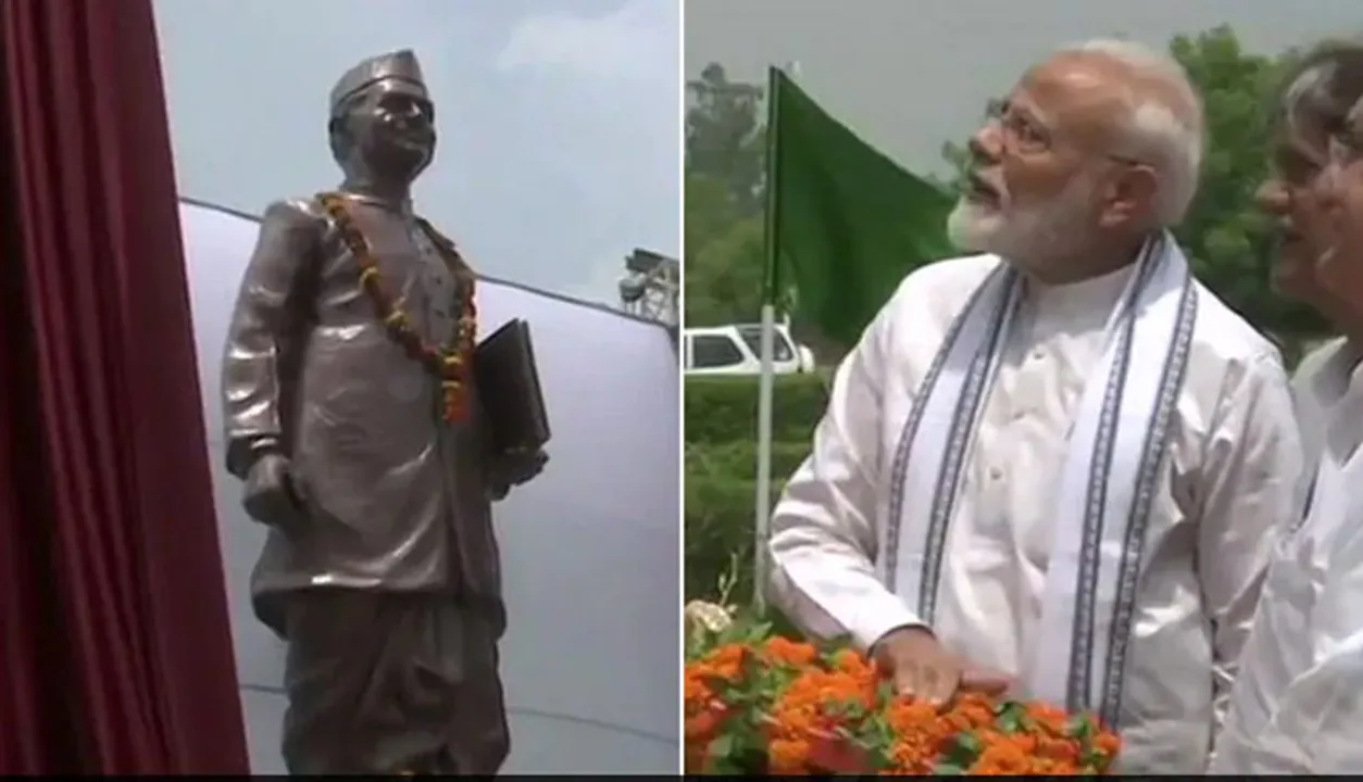  ବାରଣାସୀରେ ମୋଦୀ, ଶାସ୍ତ୍ରୀଙ୍କ ପ୍ରତିମୂର୍ତ୍ତି ଉନ୍ମୋଚନ କଲେ