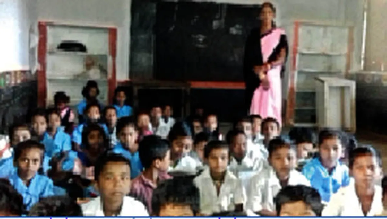  ଗୋଟିଏ କୋଠରୀରେ ୫ଟି ଶ୍ରେଣୀର ପିଲା
