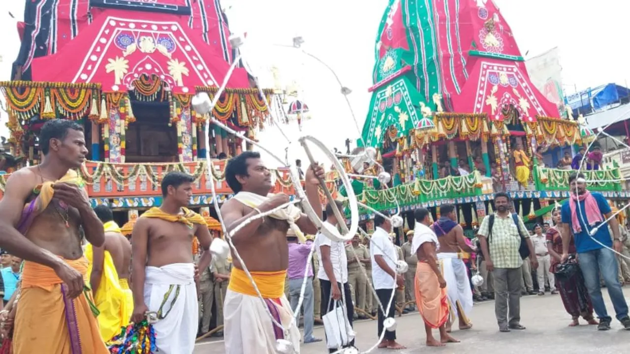  ରଥରେ ଦିଅଁଙ୍କୁ ଦର୍ଶନ କଲେ ଶଙ୍କରାଚାର୍ଯ୍ୟ ନିଶ୍ଚଳାନନ୍ଦ ସରସ୍ୱତୀ