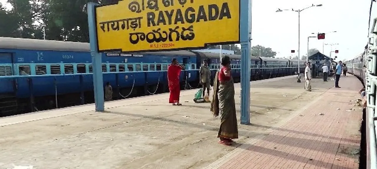  ନେ‌ବେ କୋଟିଏରେ, ଦେବେ ଲକ୍ଷରେ : ପ୍ରମୁଖ ଷ୍ଟେସନର ପ୍ଲାଟଫର୍ମ ସଂପ୍ରସାରଣ ନାହିଁ ଯୋଜନା, ମାଲ ପରିବହନକୁ ଗୁରୁତ୍ବ, ଯାତ୍ରୀଙ୍କ ସ୍ବାର୍ଥକୁ ଅଣଦେଖା