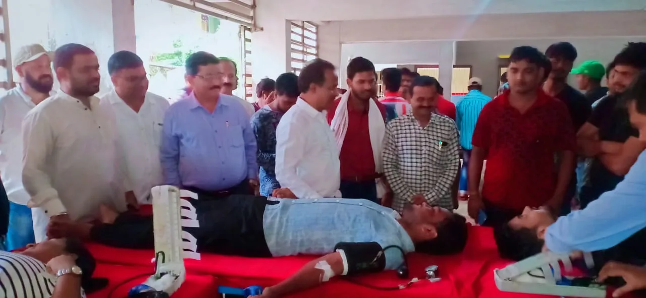  ବାଲେଶ୍ୱରରେ ଚାଷୀ ‘ତଳି ରୁଆ’ କାମରେ ବ୍ୟସ୍ତ। (ଫଟୋ: ମନୋଜ ବିଶ୍ୱାଳ)