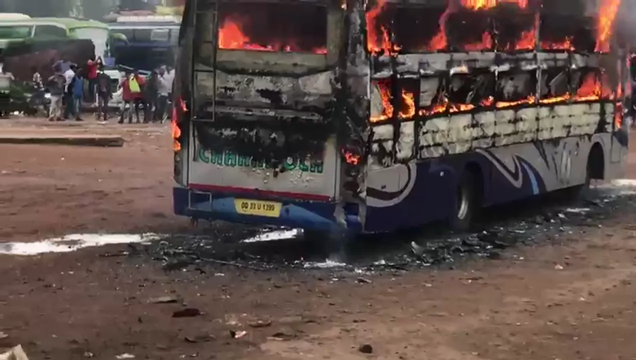  ବରମୁଣ୍ଡା ବସ୍‌ଷ୍ଟାଣ୍ଡରେ ଛିଡା ହୋଇଥିବା ବସ୍‌ରେ ଆକସ୍ମିକ ଭାବେ ଲାଗିଲା ନିଆଁ