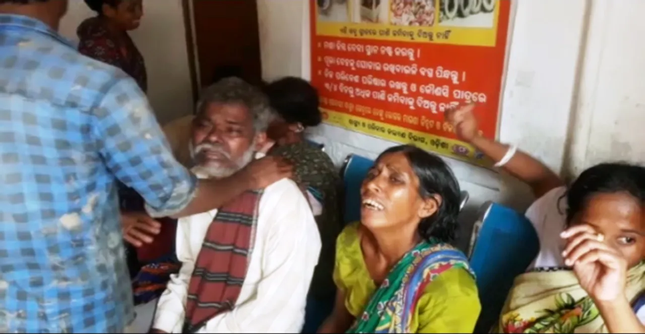  ମୃତ୍ୟୁ ଏମିତି ଆସେ: ଗାଧୋଇବାକୁ ଯାଉଥିବା ବେଳେ ବିଦ୍ୟୁତ୍‌ ଖୁଣ୍ଟ ପଡ଼ିଯିବାରୁ ୨ ଯୁବକ ମୃତ, ୨ ଆହତ