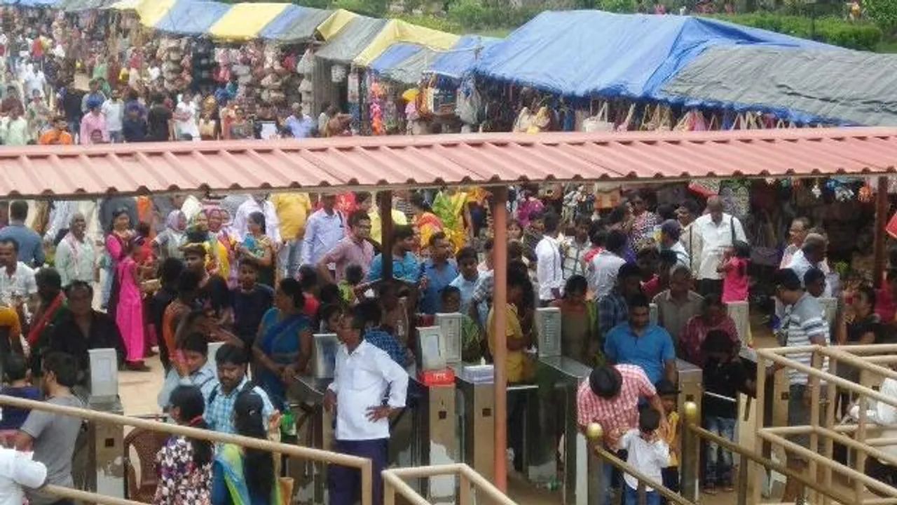  ସୂର୍ଯ୍ୟ ମନ୍ଦିର ଟିକେଟ କାଉଣ୍ଟର୍‌ରେ ଅବ୍ୟବସ୍ଥା : ପର୍ଯ୍ୟଟକଙ୍କୁ ଫେରାଇଦେଲେ
