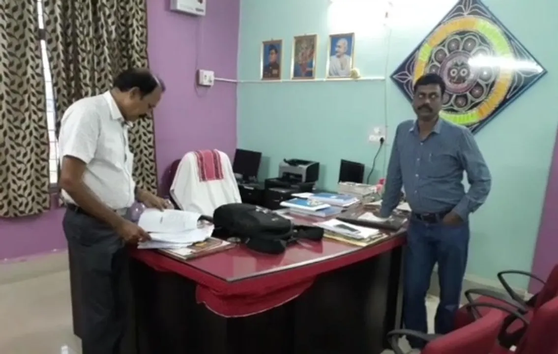  ଲାଞ୍ଚ ନେଲାବେଳେ ଧରାପଡ଼ିଲେ ବାଣିଜ୍ୟକର ଅଧିକାରୀ